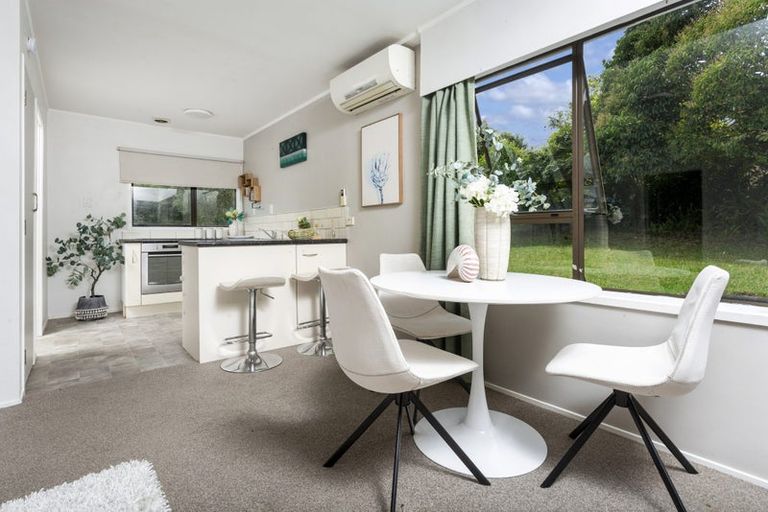 Photo of property in 2/20 Gladys Avenue, Glenfield, Auckland, 0629