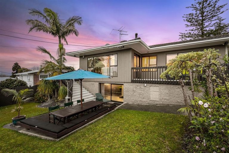 Photo of property in 7 Divich Avenue, Te Atatu South, Auckland, 0610