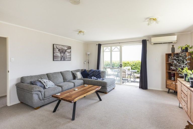 Photo of property in 24 Logan Way, Kelvin Grove, Palmerston North, 4414