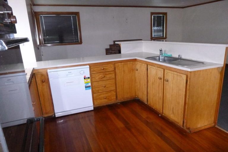 Photo of property in 33 Sturges Road, Henderson, Auckland, 0612