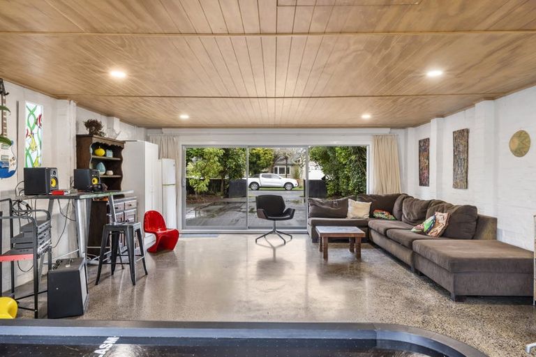 Photo of property in 36 Yeovil Road, Te Atatu Peninsula, Auckland, 0610