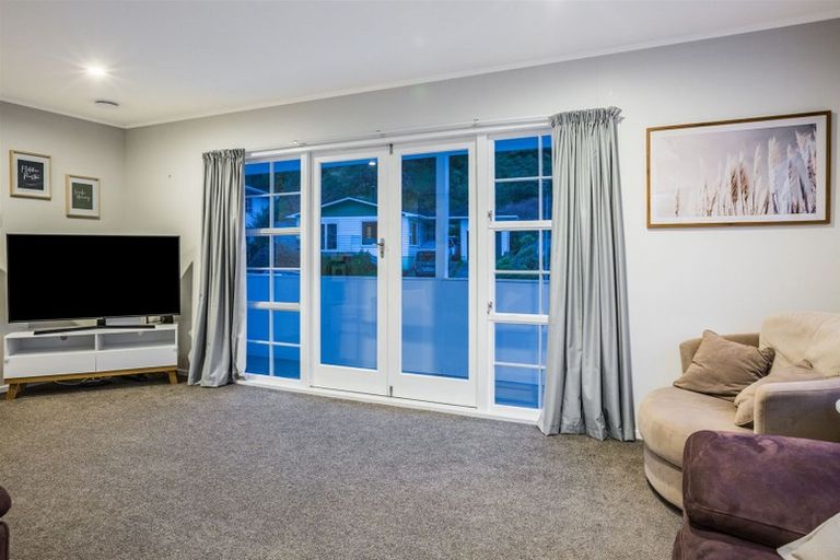 Photo of property in 3 Findhorn Place, Papakowhai, Porirua, 5024