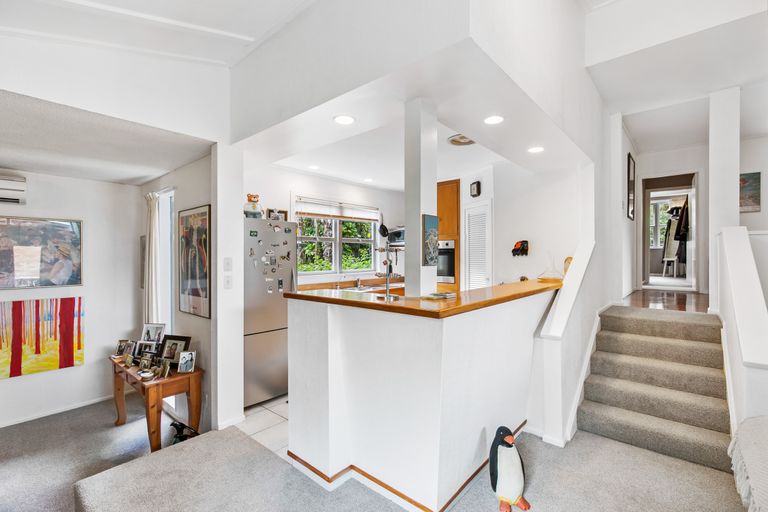 Photo of property in 75 Saddleback Rise, Murrays Bay, Auckland, 0630