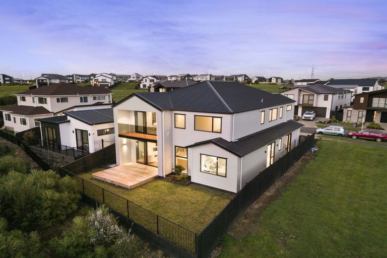 Photo of property in 17 Seagreen Avenue, Rosehill, Papakura, 2113