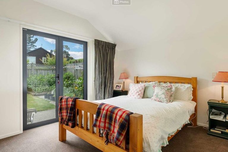 Photo of property in 12 Larch Court, Kelvin Heights, Queenstown, 9300
