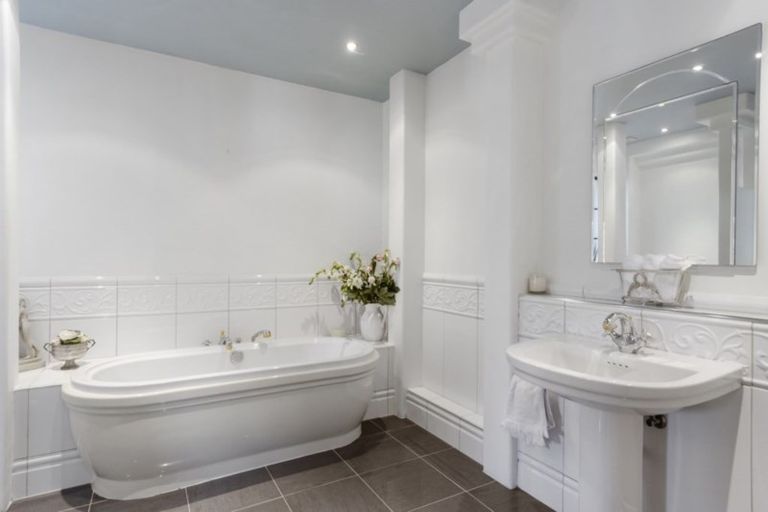 Photo of property in 1/60 Milford Road, Milford, Auckland, 0620