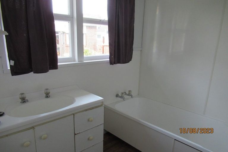 Photo of property in 55a View Road, Henderson, Auckland, 0612