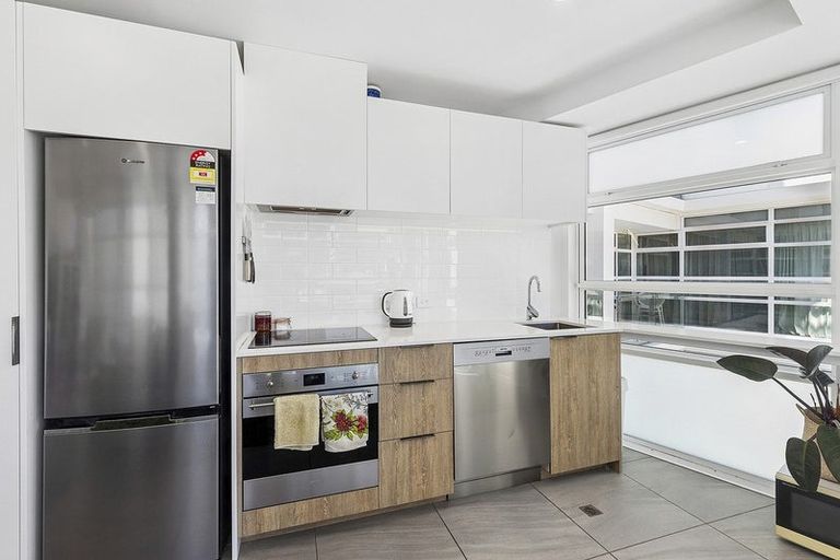 Photo of property in Pinnacle Apartments, E706/160 Victoria Street, Te Aro, Wellington, 6011