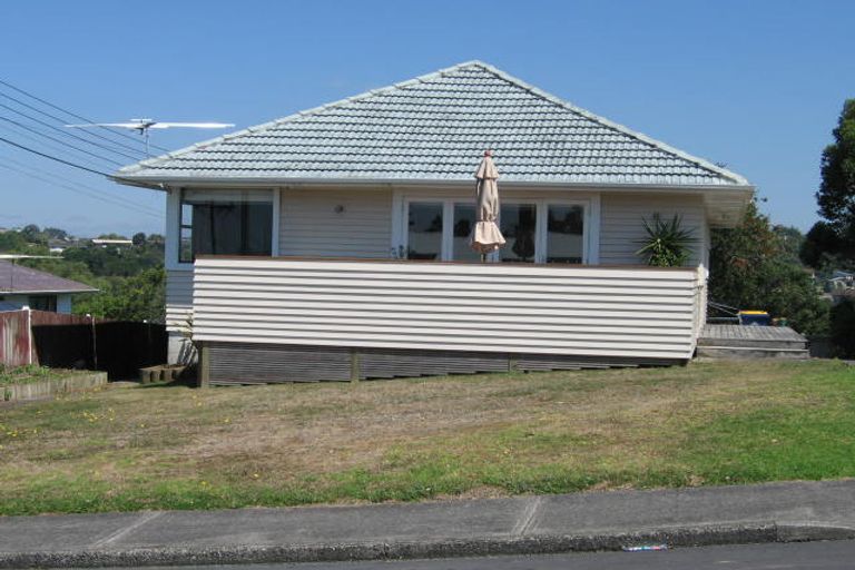 Photo of property in 1/11 Limmer Place, Browns Bay, Auckland, 0632