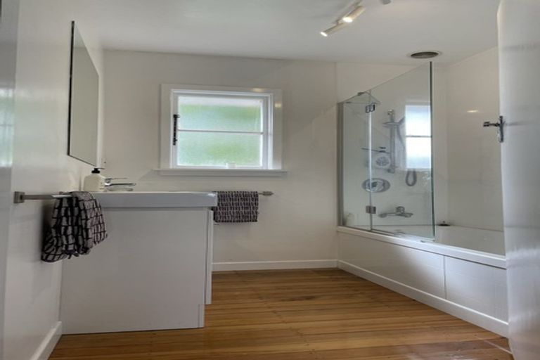 Photo of property in 6 Torquay Place, Bryndwr, Christchurch, 8053