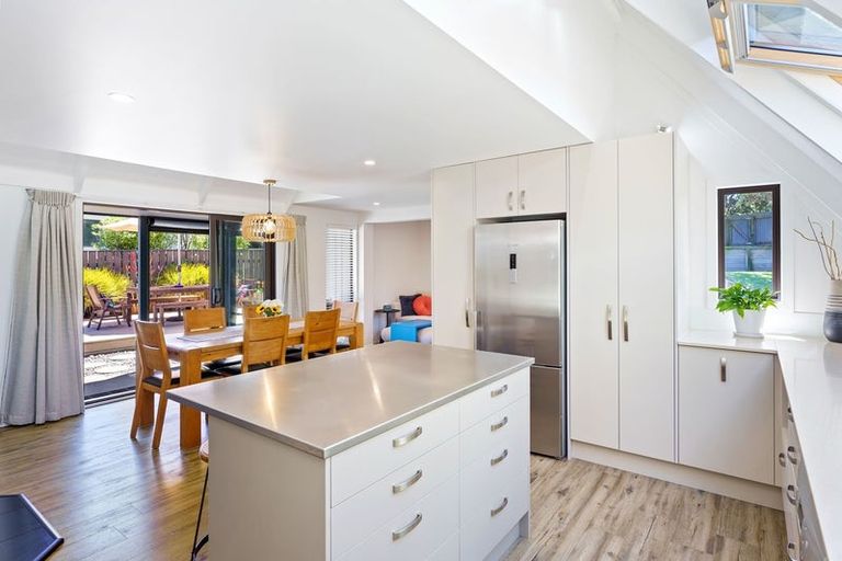 Photo of property in 29 Eruini Street, Waikanae Beach, Waikanae, 5036