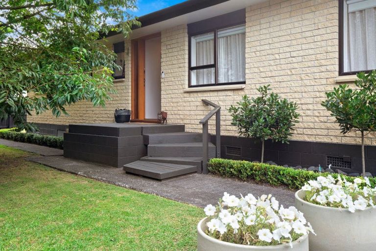 Photo of property in 36 Edgewater Parade, Waiuku, 2123