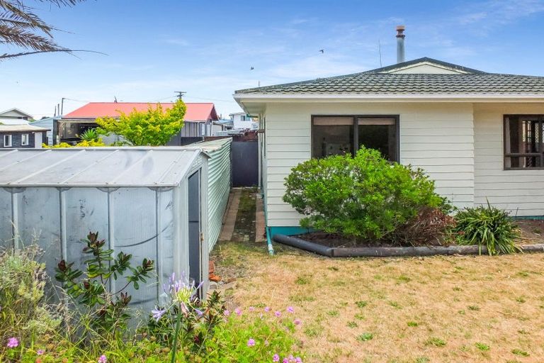 Photo of property in 8b Andresen Street, Foxton Beach, Foxton, 4815