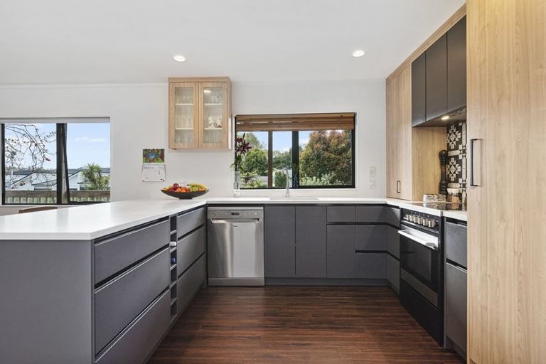 Photo of property in 27a Philson Terrace, Browns Bay, Auckland, 0630