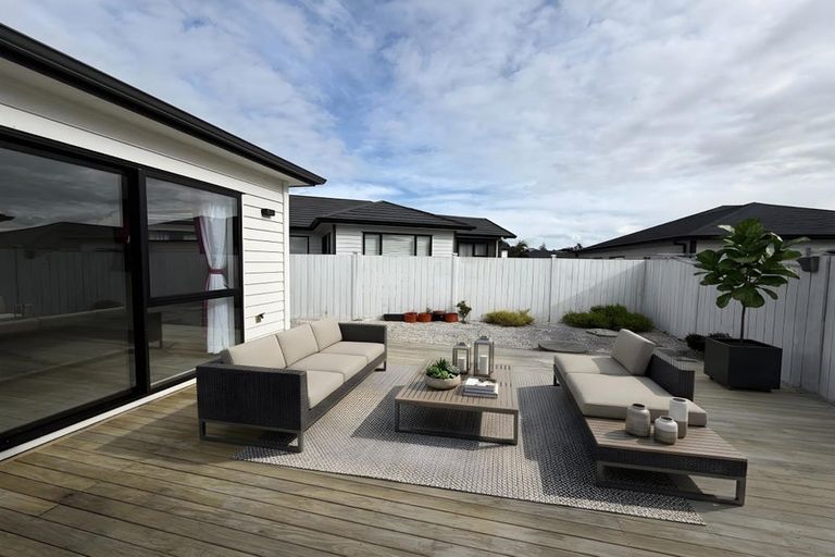 Photo of property in 64 Schoolside Road, Kumeu, 0810