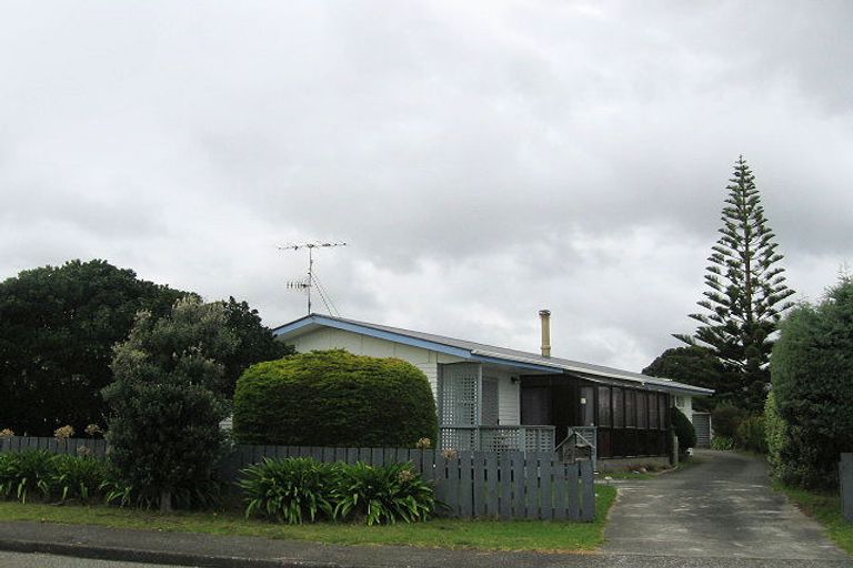 Photo of property in 12 Rangiatea Street, Paraparaumu Beach, Paraparaumu, 5032