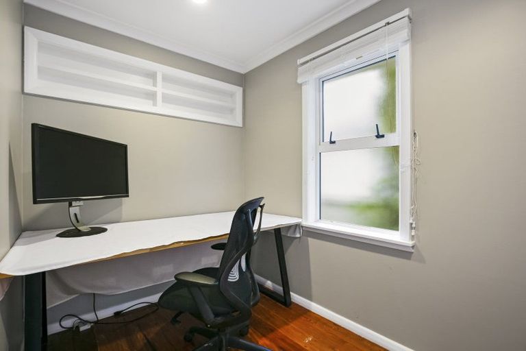 Photo of property in 28 Raroa Terrace, Tawa, Wellington, 5028