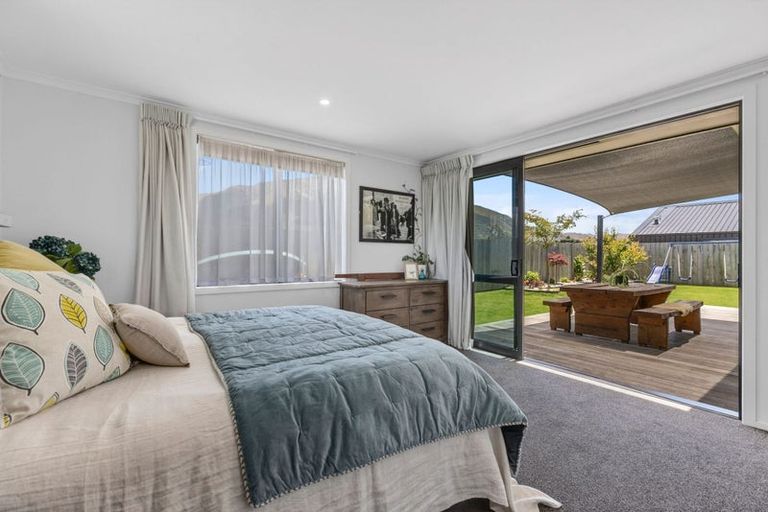 Photo of property in 9 Isthmus Place, Lake Hawea, Wanaka, 9382