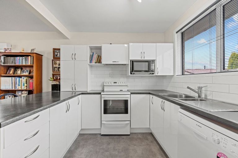 Photo of property in 12 Cowper Place, Avondale, Christchurch, 8061