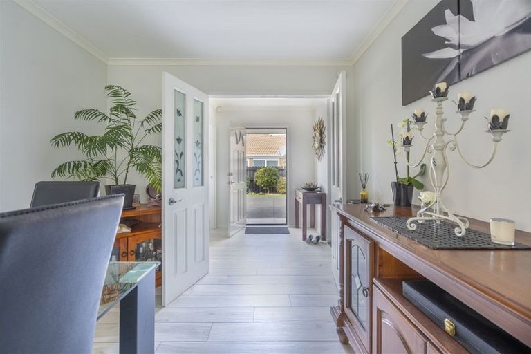 Photo of property in 6 Coral Court, Gulf Harbour, Whangaparaoa, 0930