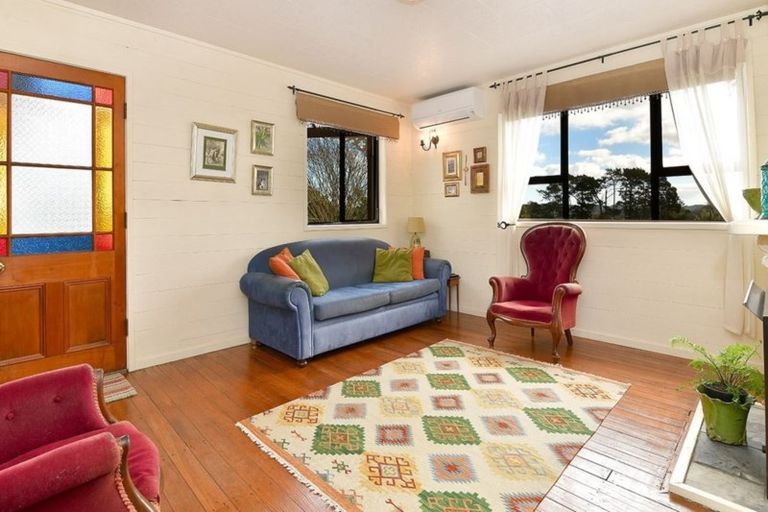 Photo of property in 20 Downer Street, Helensville, 0800