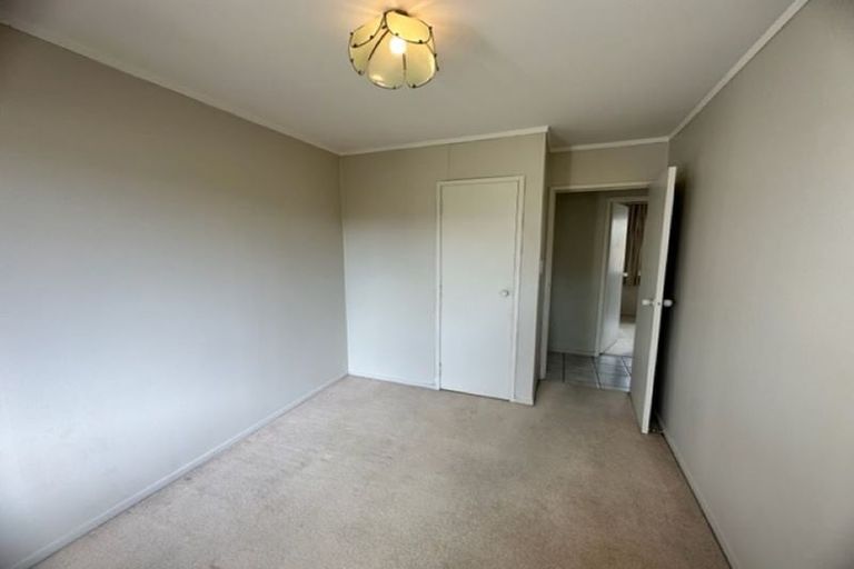 Photo of property in 10 Jillteresa Crescent, Half Moon Bay, Auckland, 2012
