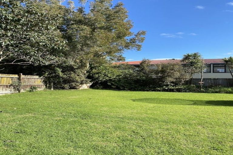 Photo of property in 132 Colwill Road, Massey, Auckland, 0614