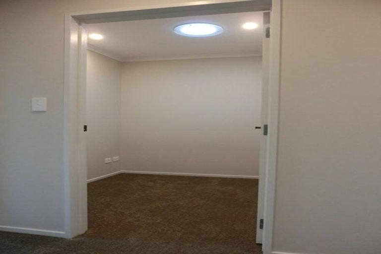 Photo of property in 8/66 Swanson Road, Henderson, Auckland, 0610