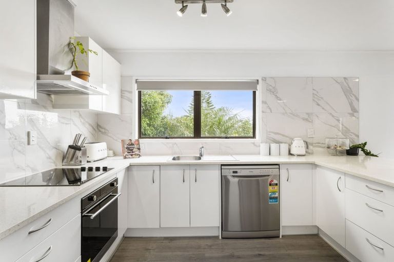 Photo of property in 65 Reynella Drive, Massey, Auckland, 0614