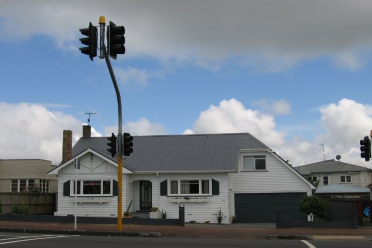 Photo of property in 1057 Great North Road, Point Chevalier, Auckland, 1022