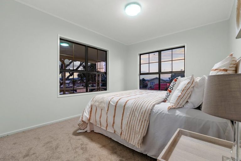 Photo of property in 28 Mcquarrie Avenue, Wattle Downs, Auckland, 2103