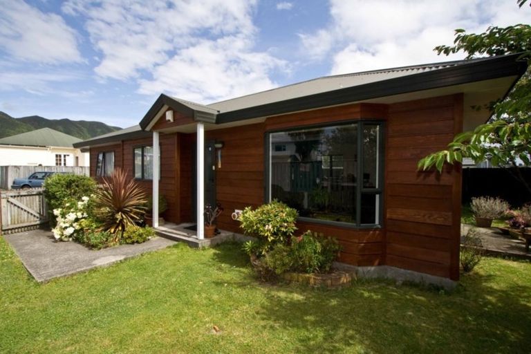 Photo of property in 35a Awamutu Grove, Waiwhetu, Lower Hutt, 5010