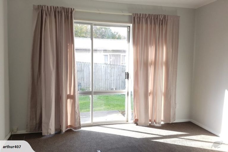 Photo of property in 3/11 Alston Avenue, Kelston, Auckland, 0602