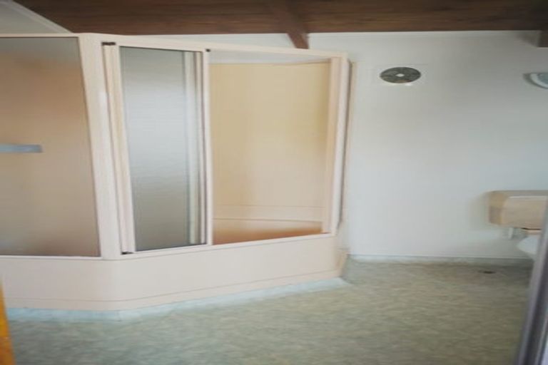 Photo of property in 122 Triangle Road, Massey, Auckland, 0614