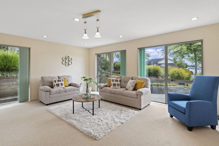 Photo of property in 78 Lake Panorama Drive, Henderson Valley, Auckland, 0612