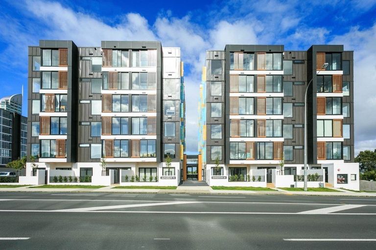 Photo of property in Frank Sargeson Apts, 404/74 Anzac Street, Takapuna, Auckland, 0622