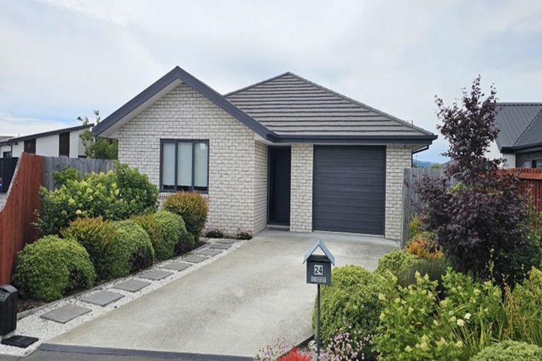 Photo of property in 24 Luxembourg Crescent, Halswell, Christchurch, 8025