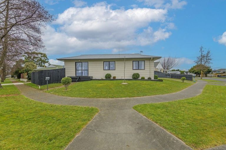 Photo of property in 19 Gladys Place, Kelvin Grove, Palmerston North, 4414