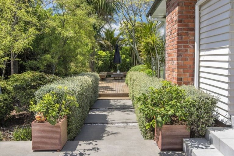 Photo of property in 14 Maleme Avenue, Belmont, Auckland, 0622