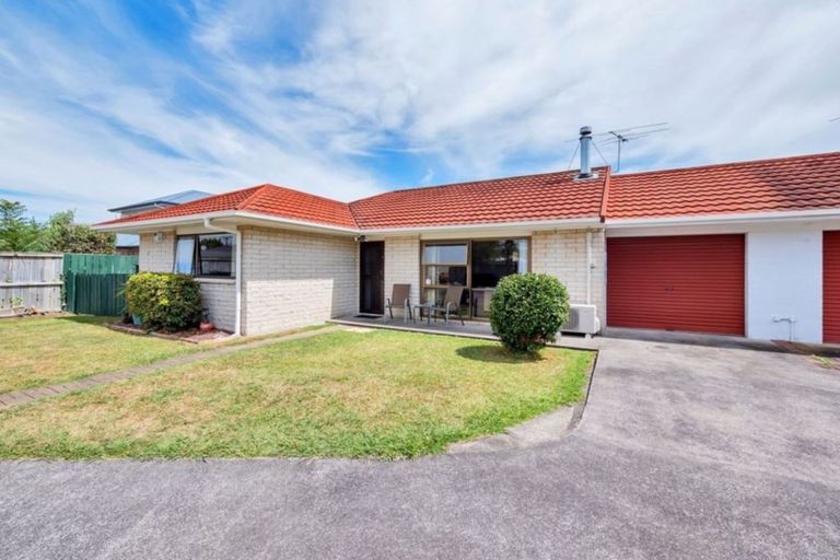 Photo of property in 2/27a Scott Road, Papakura, 2110
