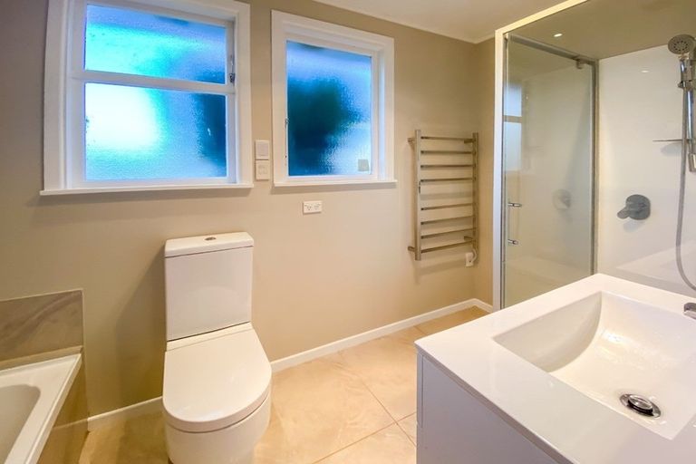 Photo of property in 92 Arimu Road, Papakura, 2110