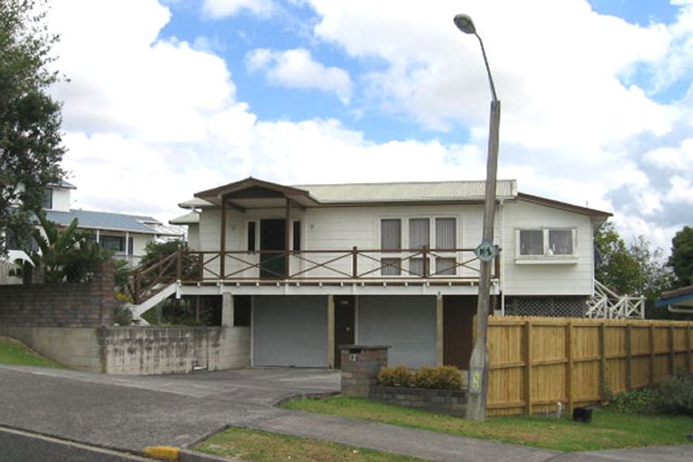 Photo of property in 12 Raphael Place, West Harbour, Auckland, 0618