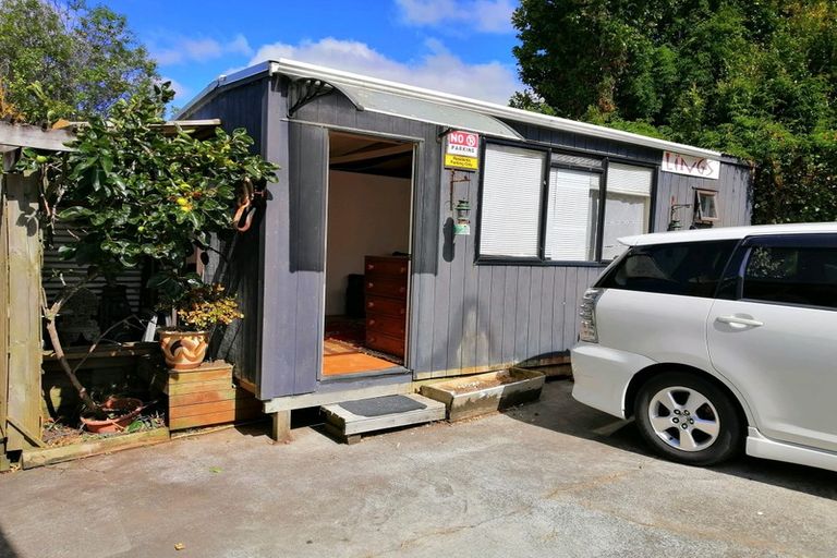 Photo of property in 2/328 East Coast Road, Sunnynook, Auckland, 0632