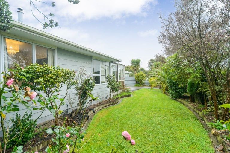 Photo of property in 28 Rhodes Drive, Kelvin Grove, Palmerston North, 4414