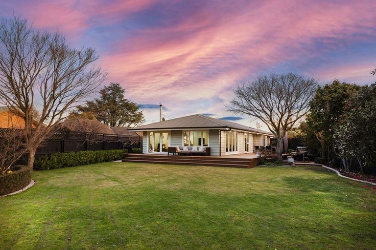 Photo of property in 39 Manor Place, Bryndwr, Christchurch, 8053