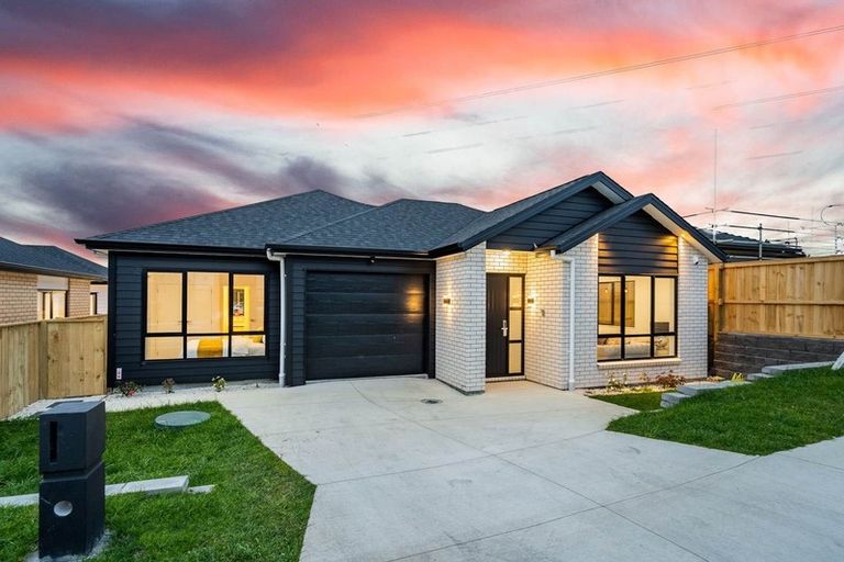 Photo of property in 60 Cooladawson Drive, Flat Bush, Auckland, 2019