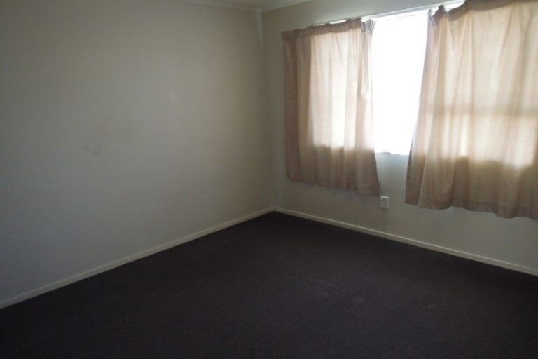 Photo of property in 4 St Catherine Crescent, West Harbour, Auckland, 0618