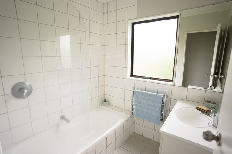 Photo of property in 2/15b Nandana Drive, Glen Eden, Auckland, 0602