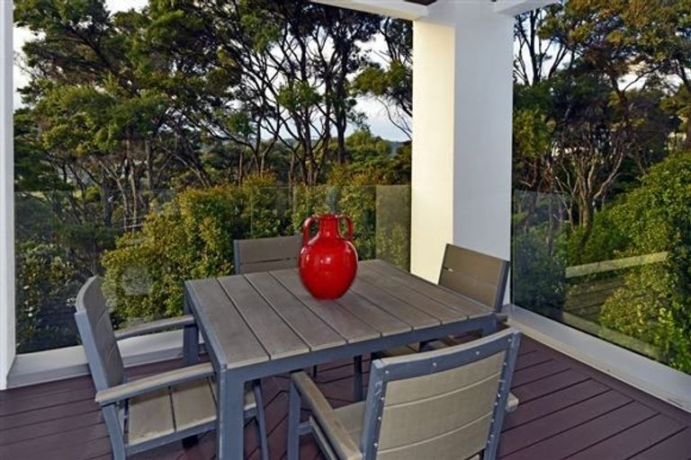 Photo of property in 116 Kittiwake Drive, Schnapper Rock, Auckland, 0632