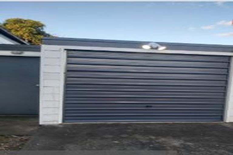 Photo of property in 2/12 Melleray Place, Randwick Park, Auckland, 2105